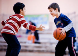 y-kids-playing-ball